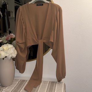 Tie front Crop in tan/nude